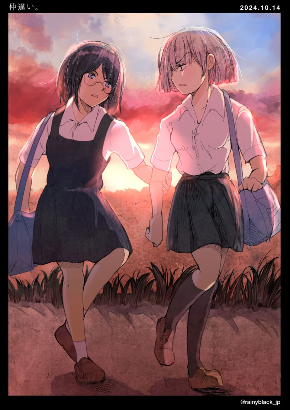 夕暮れに制服の2人が手をつなぎ歩く