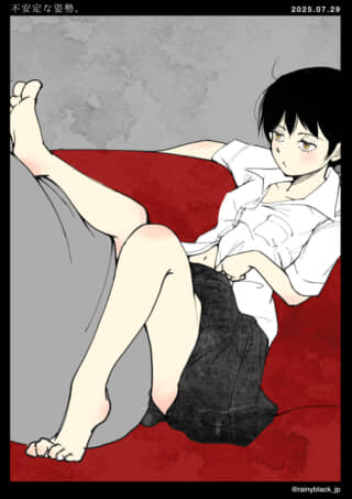 椅子に座る黒髪の女性。