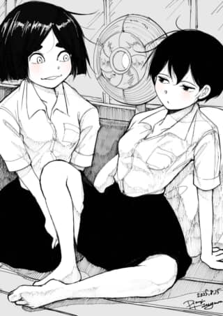 制服の少女二人が談笑中。