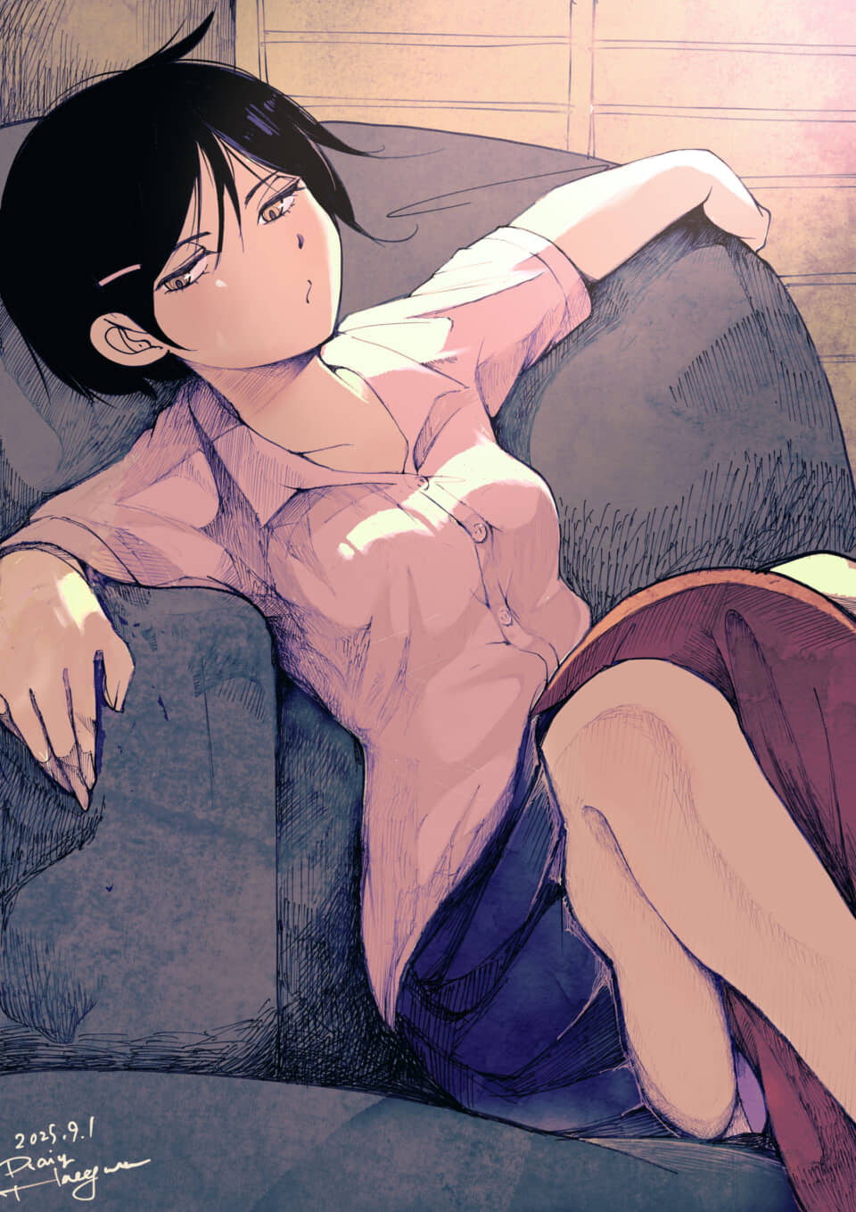 ソファに座る女性のイラスト。