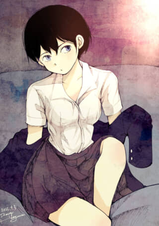 青い目の少女が椅子に座る。