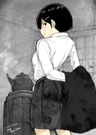 短髪の女性が振り返る姿。