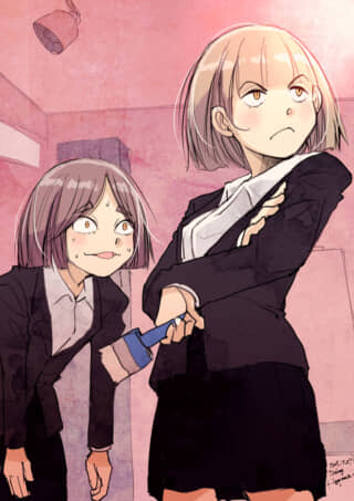 2人組の女性が緊張と決意。