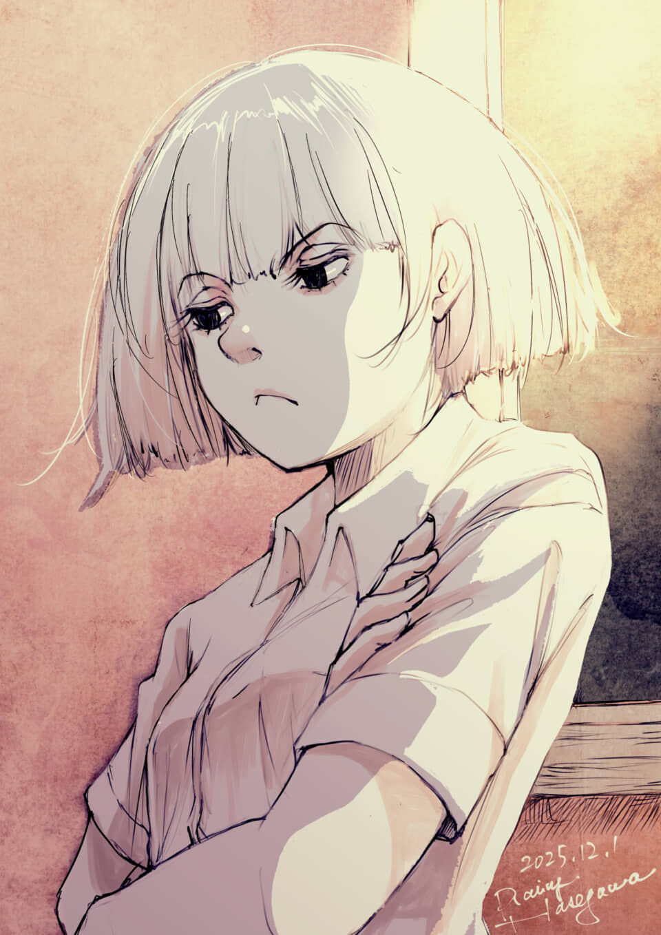 腕組みする短髪の少女