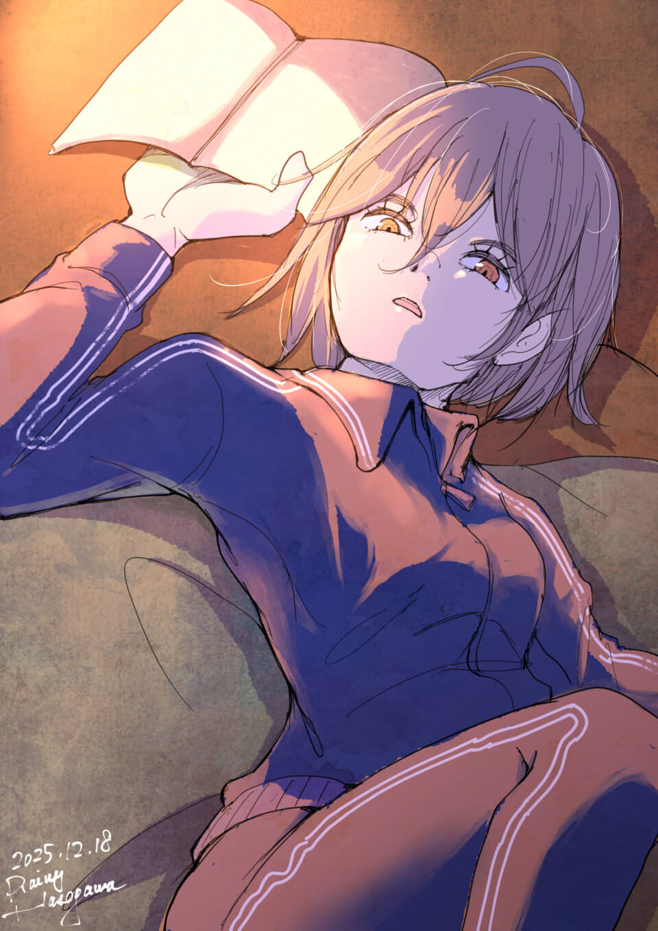 読書中のジャージ姿の女性