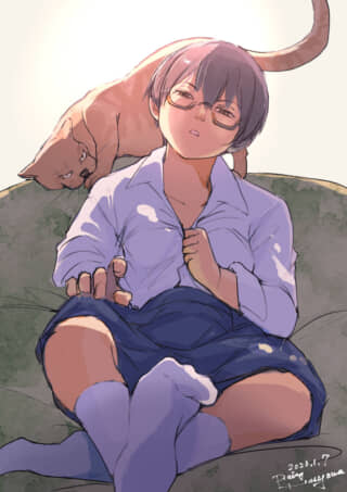 メガネの人と猫が座っている