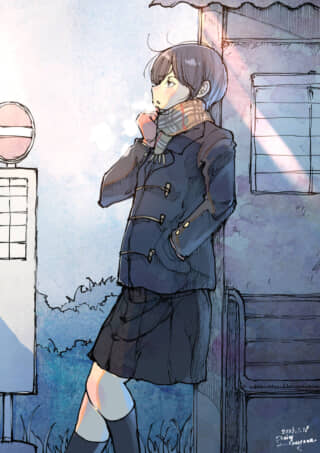 制服姿の少女がバス停に立つ
