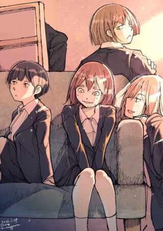 スーツ姿の女性たち、表情色々