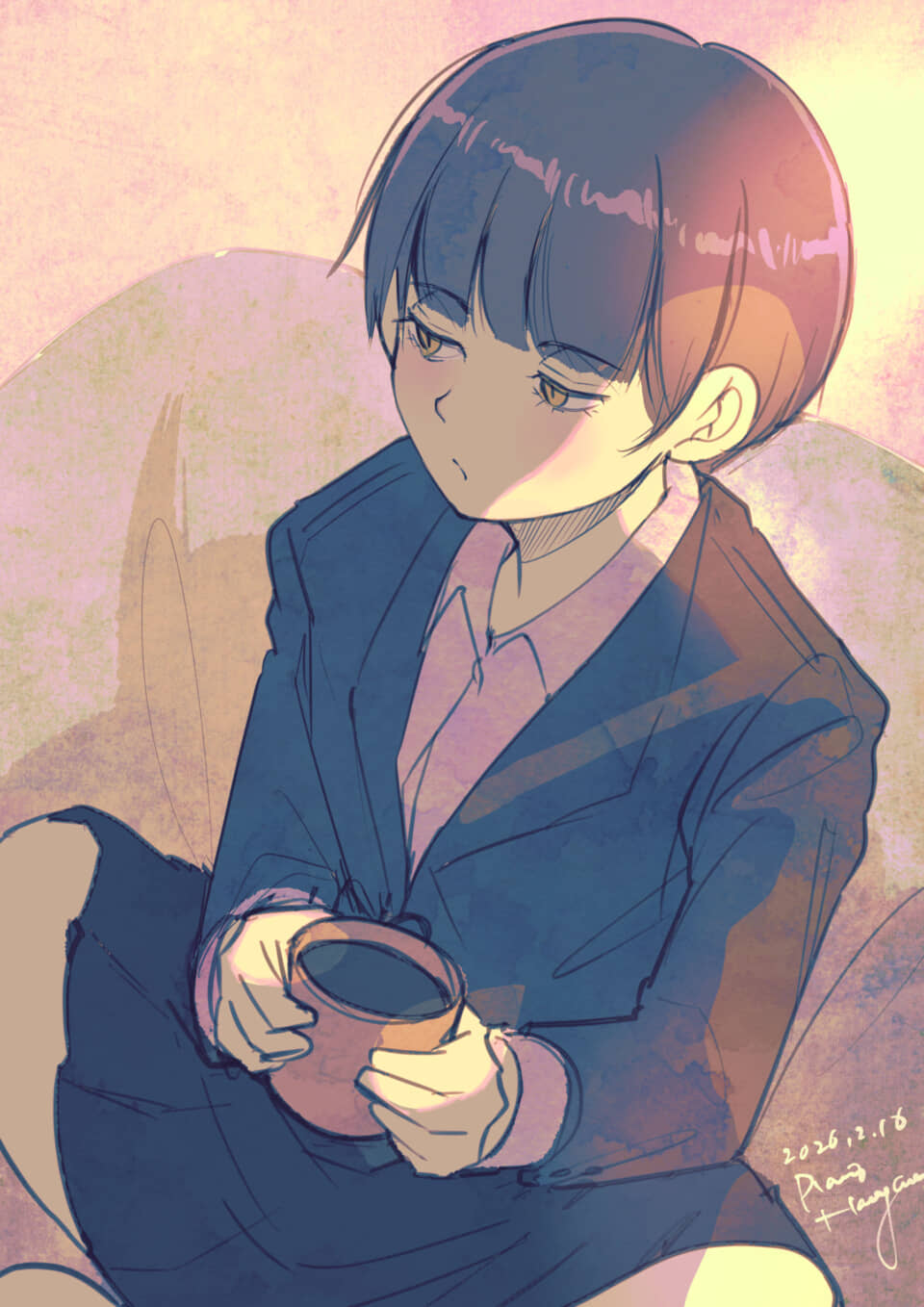 アニメ風の短髪女性がカップを両手で抱える