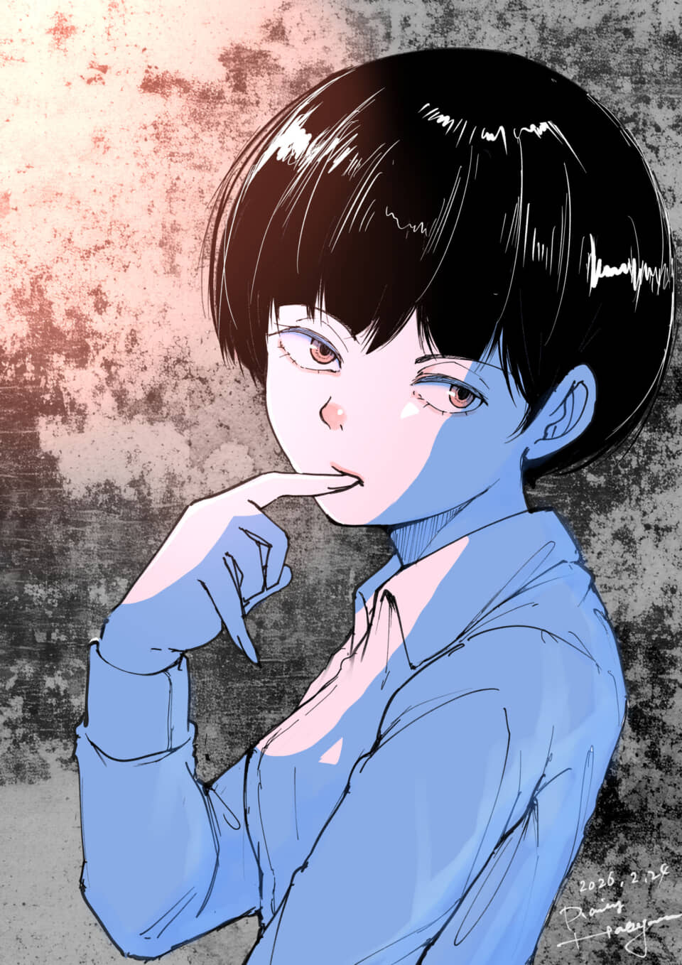 黒髪の人物が指を口元に当てて思案顔。