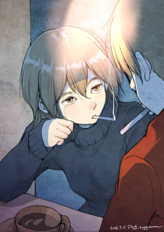 涙を流しながらタバコを吸う女性。テーブルにコーヒーカップ。