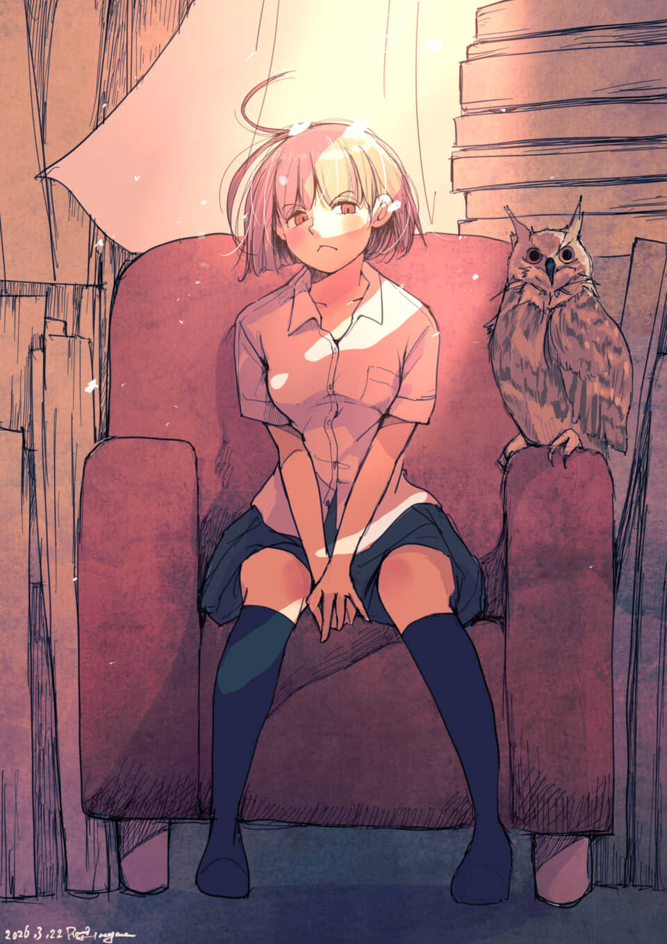 日差しの中でソファに座る制服の少女とフクロウ。