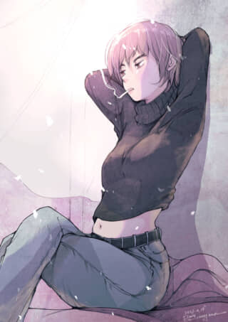 タバコをくゆらせ、お腹を見せてくつろぐピンク髪の女性。