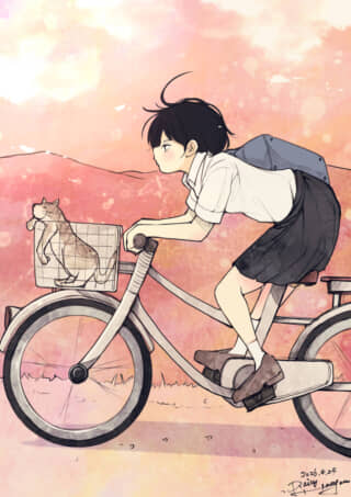猫を前かごに乗せて自転車を漕ぐ、制服姿の少女。