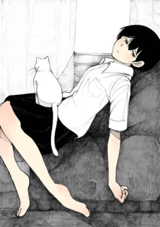 ソファに座り、膝に白い猫を乗せてくつろぐ黒髪の少年。