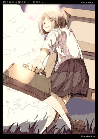 スーツケースを持つ少女の笑顔